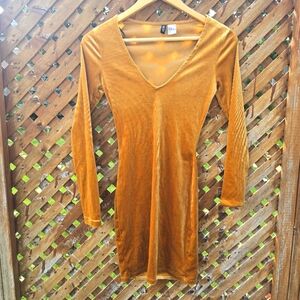 H&M velvet dress✨️ 💛